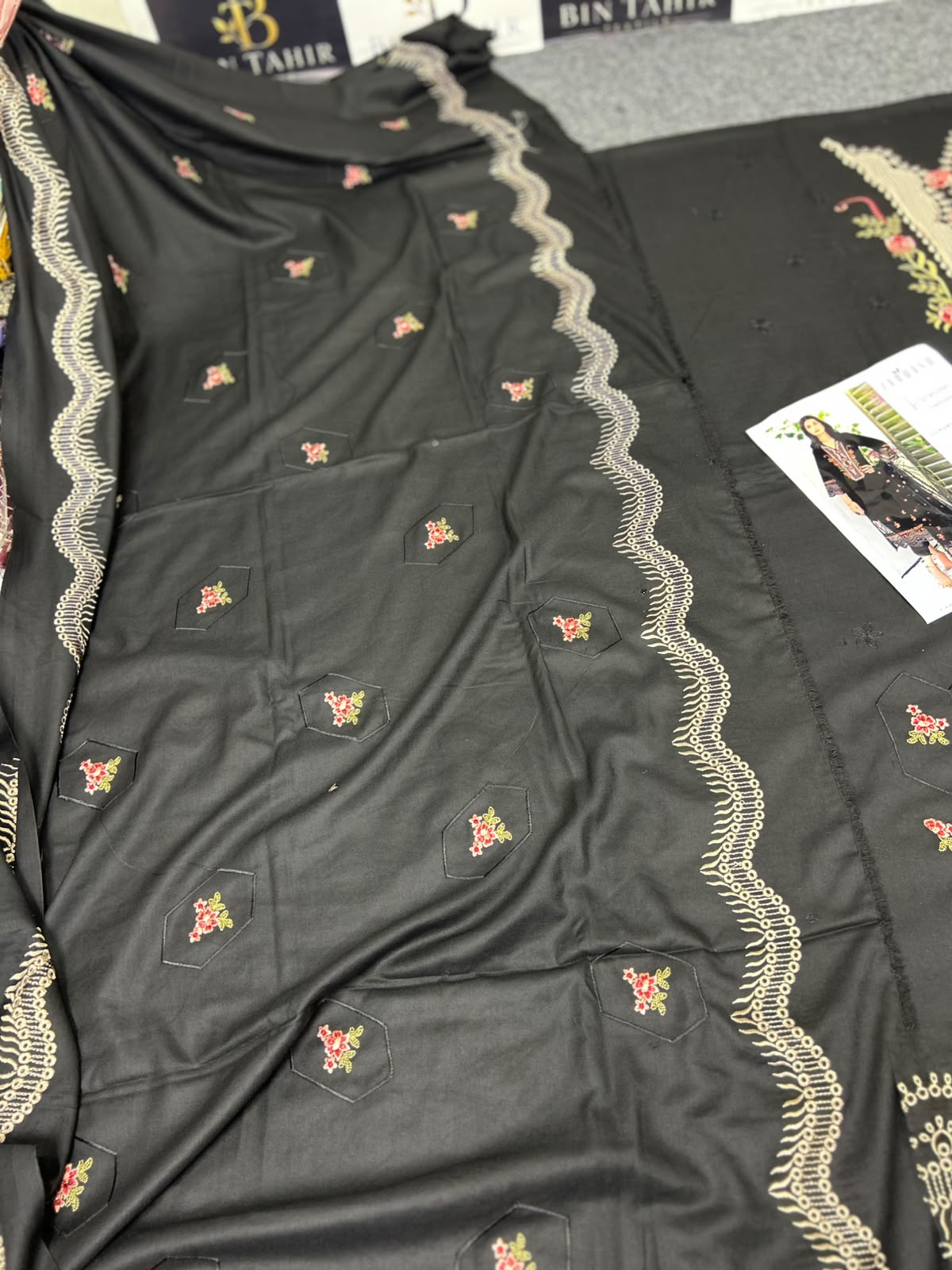 ZAR'QASH Luxury Embroidered Dhanak 3-Piece Suit with Embroidered Shawl | BT-006