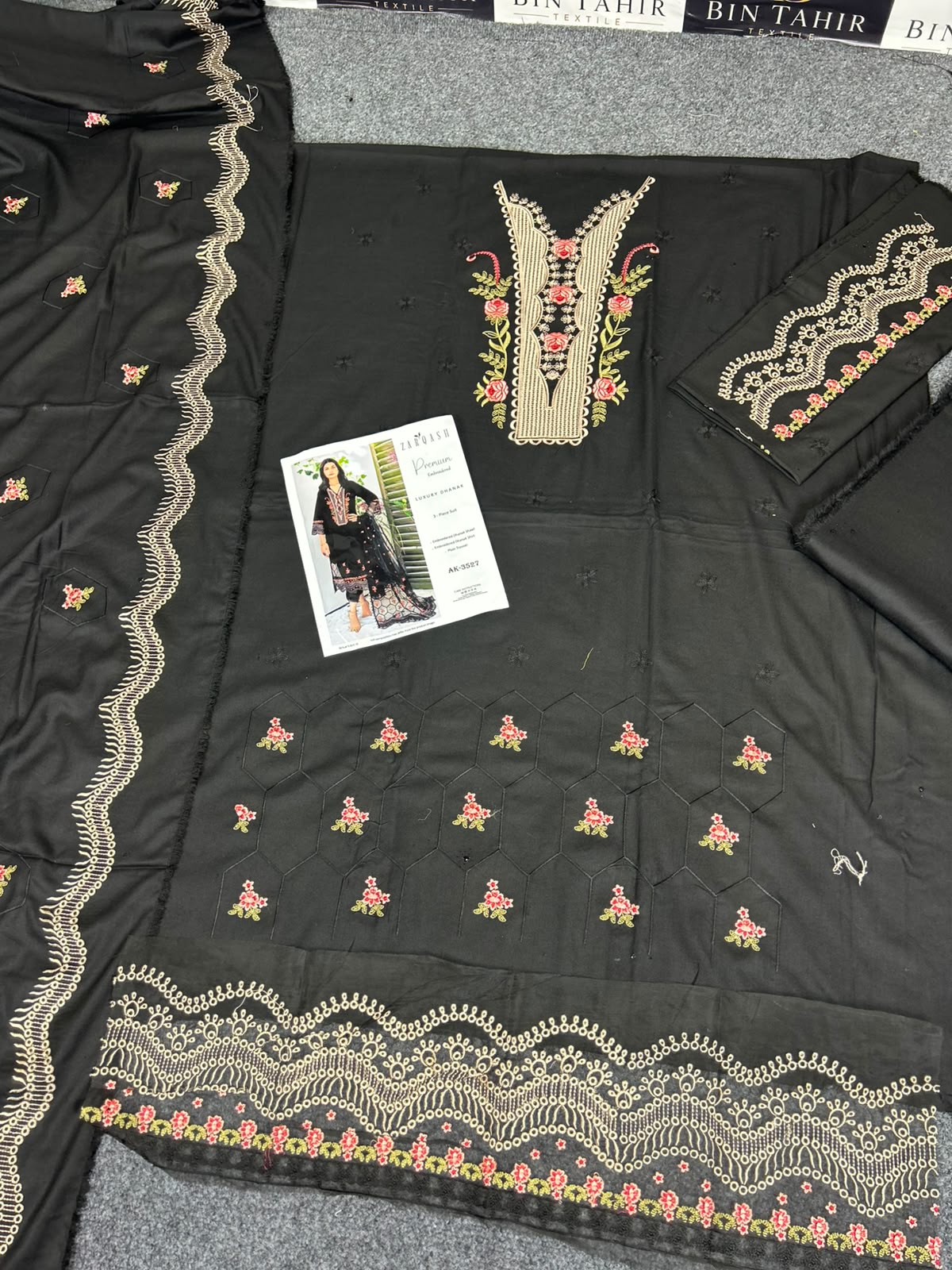 ZAR'QASH Luxury Embroidered Dhanak 3-Piece Suit with Embroidered Shawl | BT-006